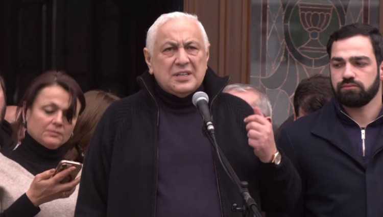 „მე არსად გადადგომას არ ვაპირებ“ - სტუ-ს რექტორი   